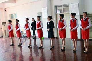 翱翔藍天，禮儀先行 四川航空學校空乘專業招生報名條件及禮儀服務解析